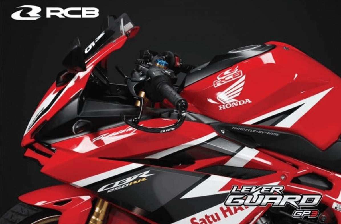 Second image of RCB CARBON LEVER GUARD GP3 01H0084B