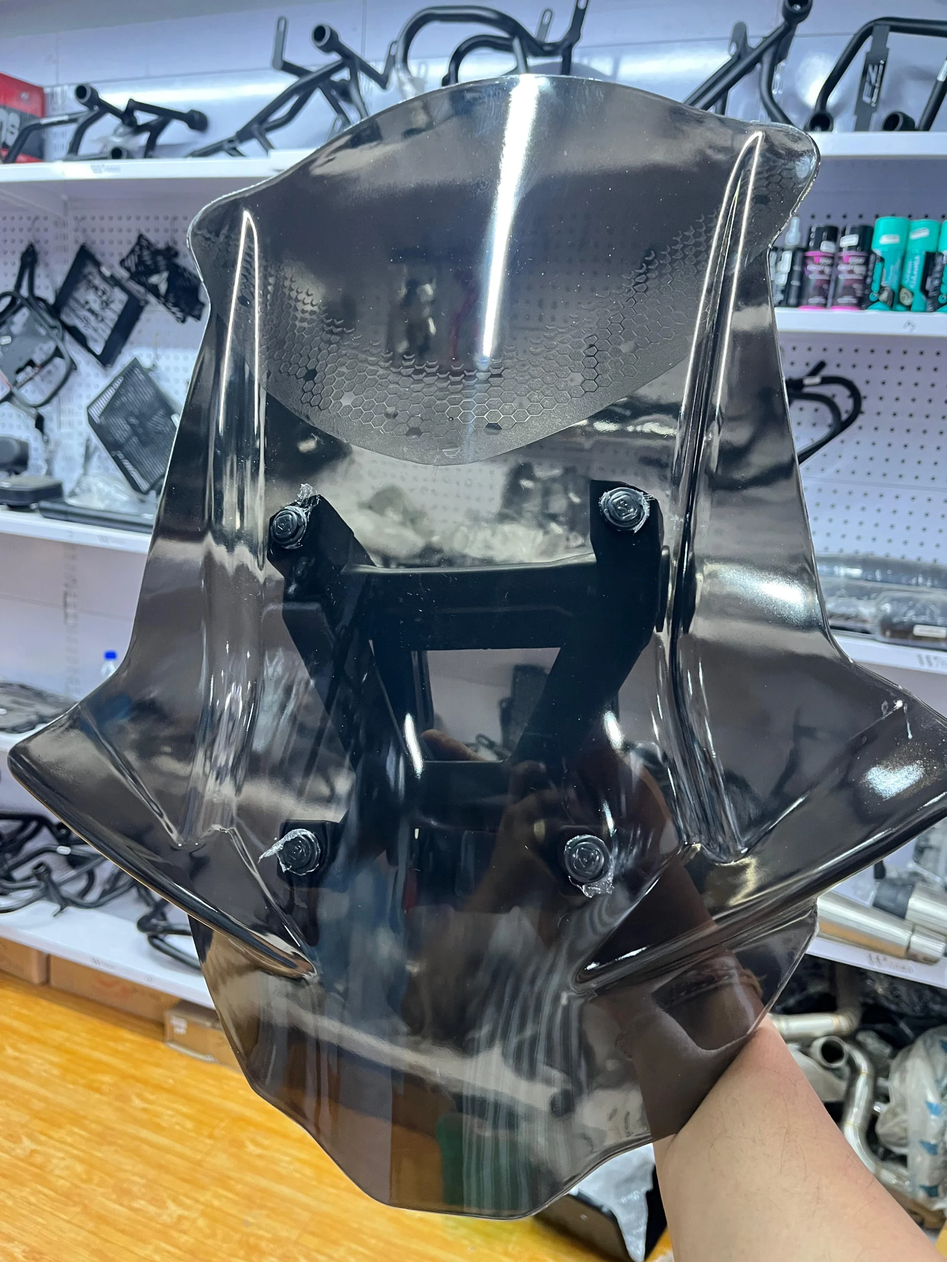 ZHI PAT-style Windscreen for Yamaha Aerox 155 – Sporty Aerodynamic Design