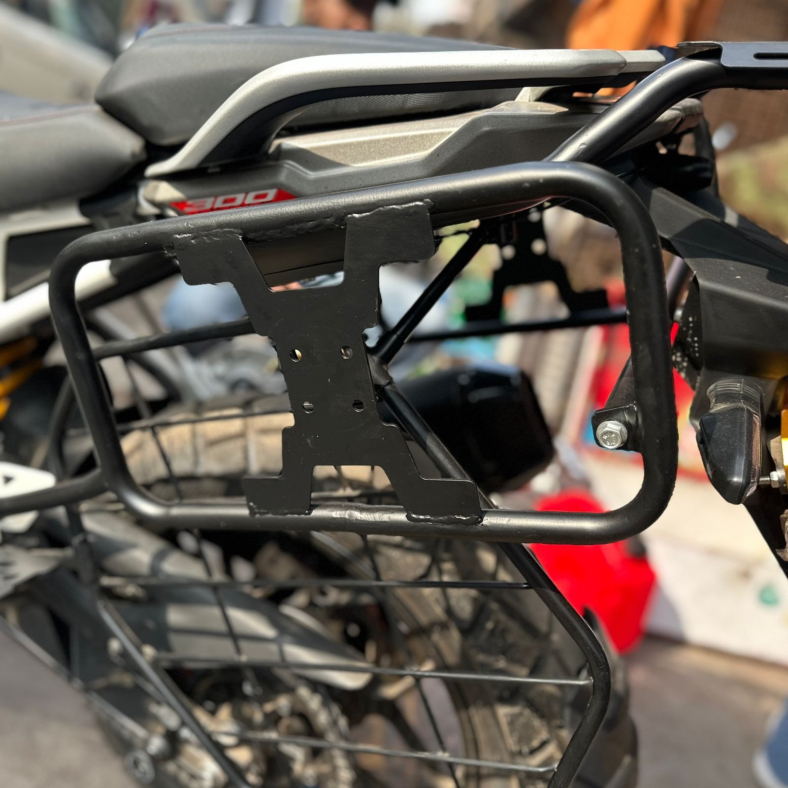 Second image of Saddle Stay For Apache RTX 300