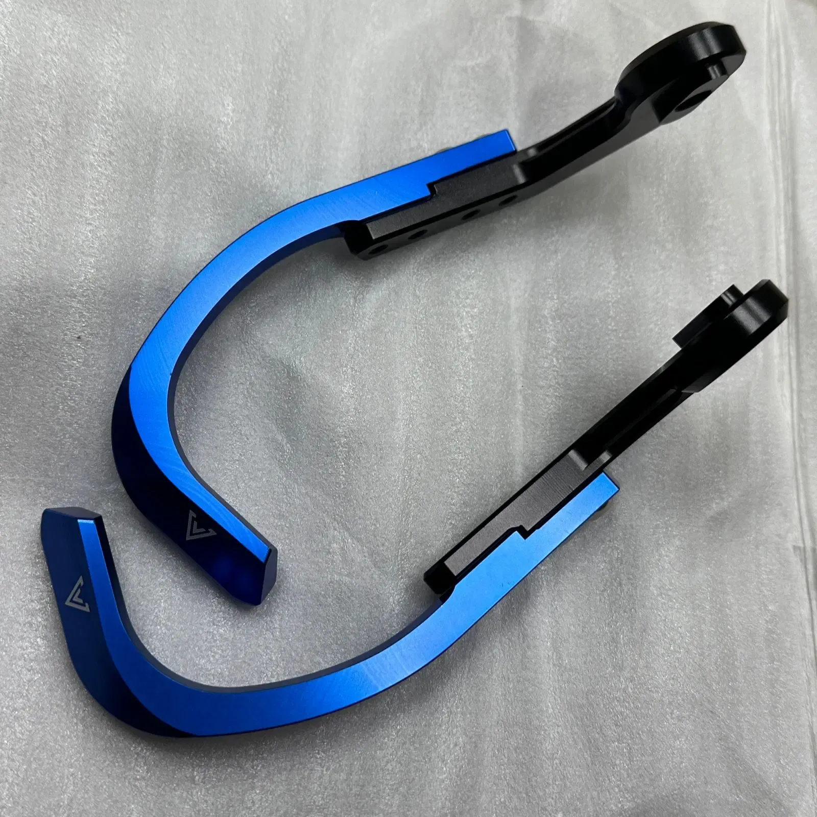 Second image of Adjustable Lever protector Fauvism Blade Design